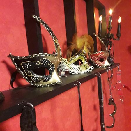 Love Room Le Rouge Et Noir Бар Екстериор снимка