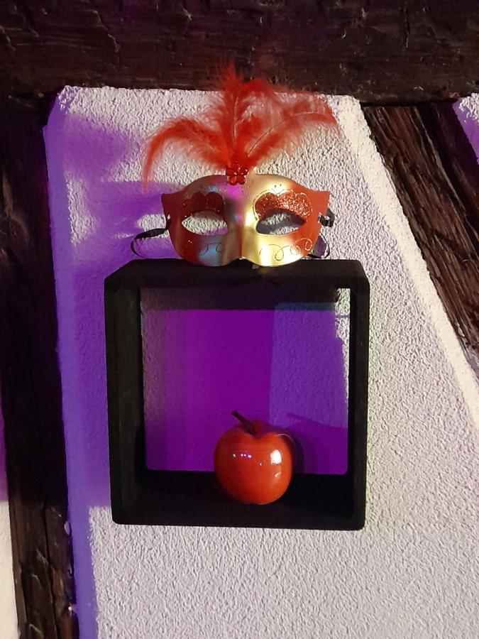 Love Room Le Rouge Et Noir Бар Екстериор снимка