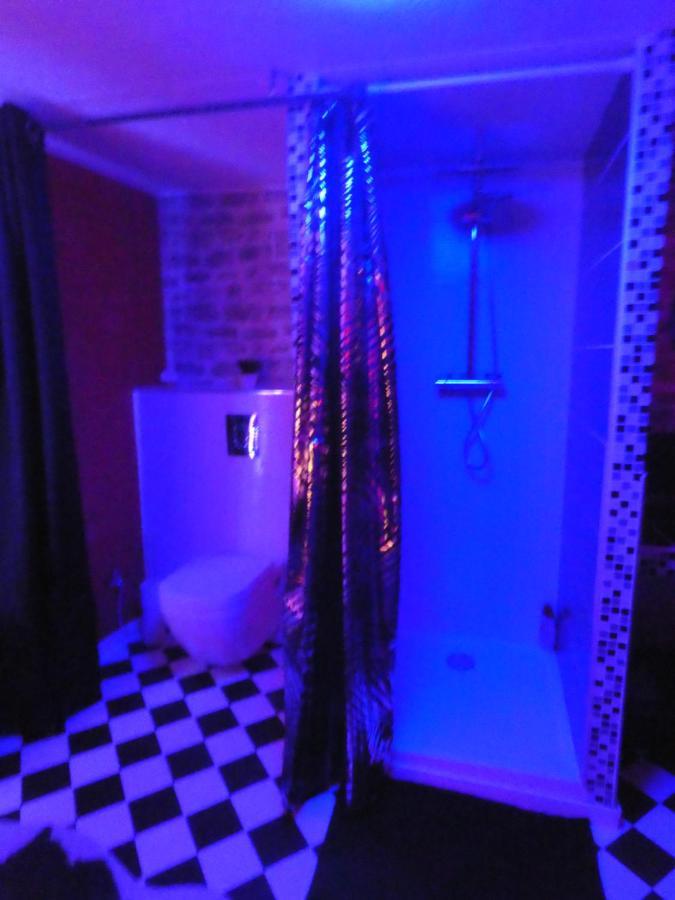 Love Room Le Rouge Et Noir Бар Екстериор снимка