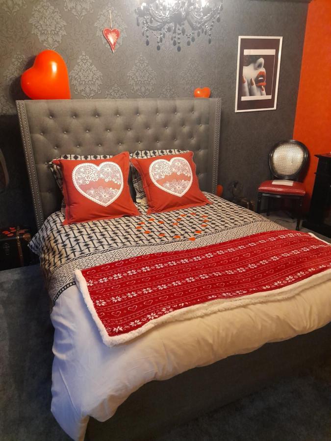 Love Room Le Rouge Et Noir Бар Екстериор снимка