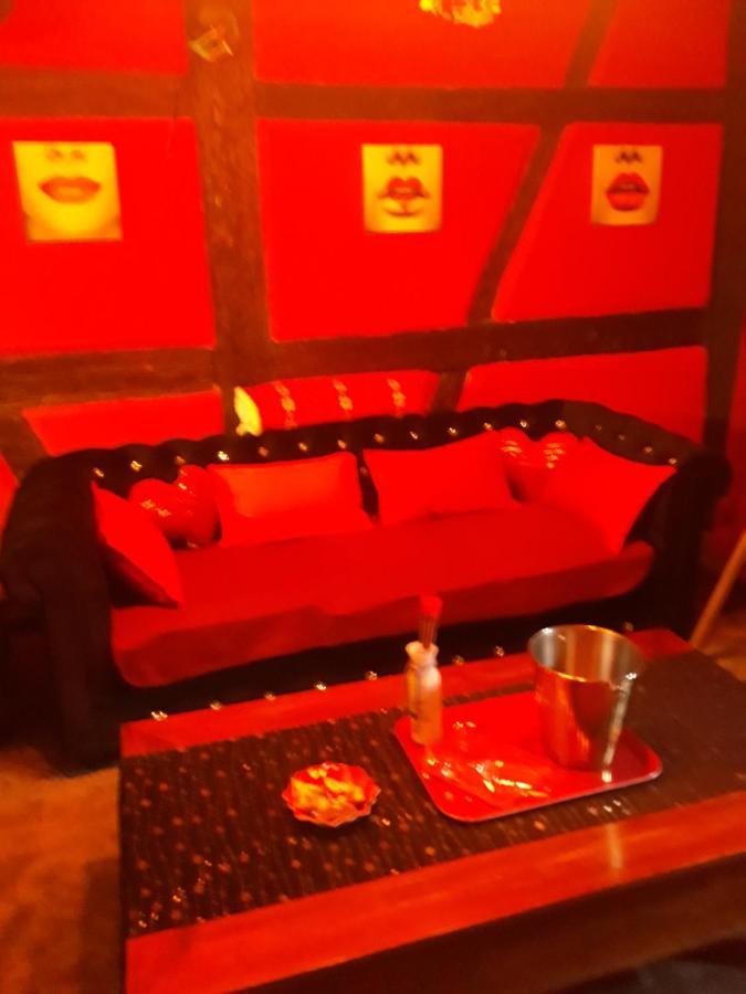 Love Room Le Rouge Et Noir Бар Екстериор снимка