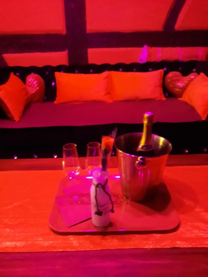 Love Room Le Rouge Et Noir Бар Екстериор снимка