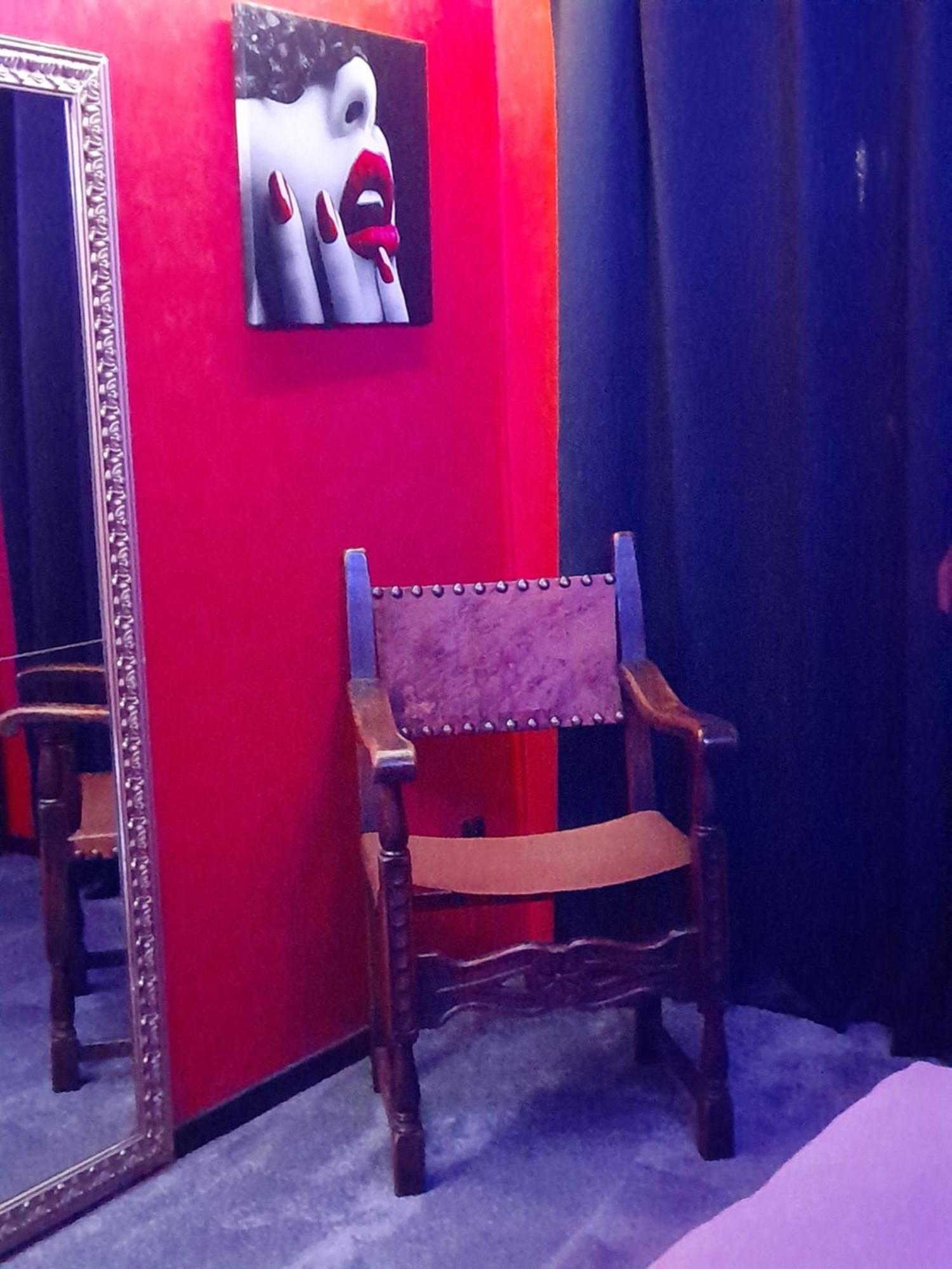 Love Room Le Rouge Et Noir Бар Екстериор снимка