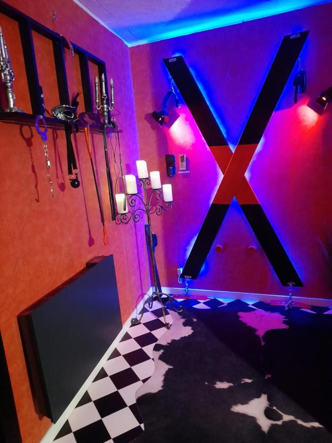 Love Room Le Rouge Et Noir Бар Екстериор снимка