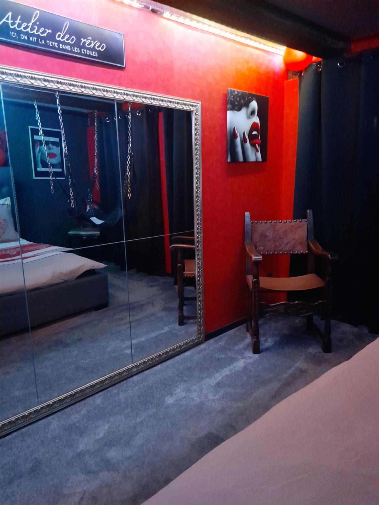 Love Room Le Rouge Et Noir Бар Екстериор снимка