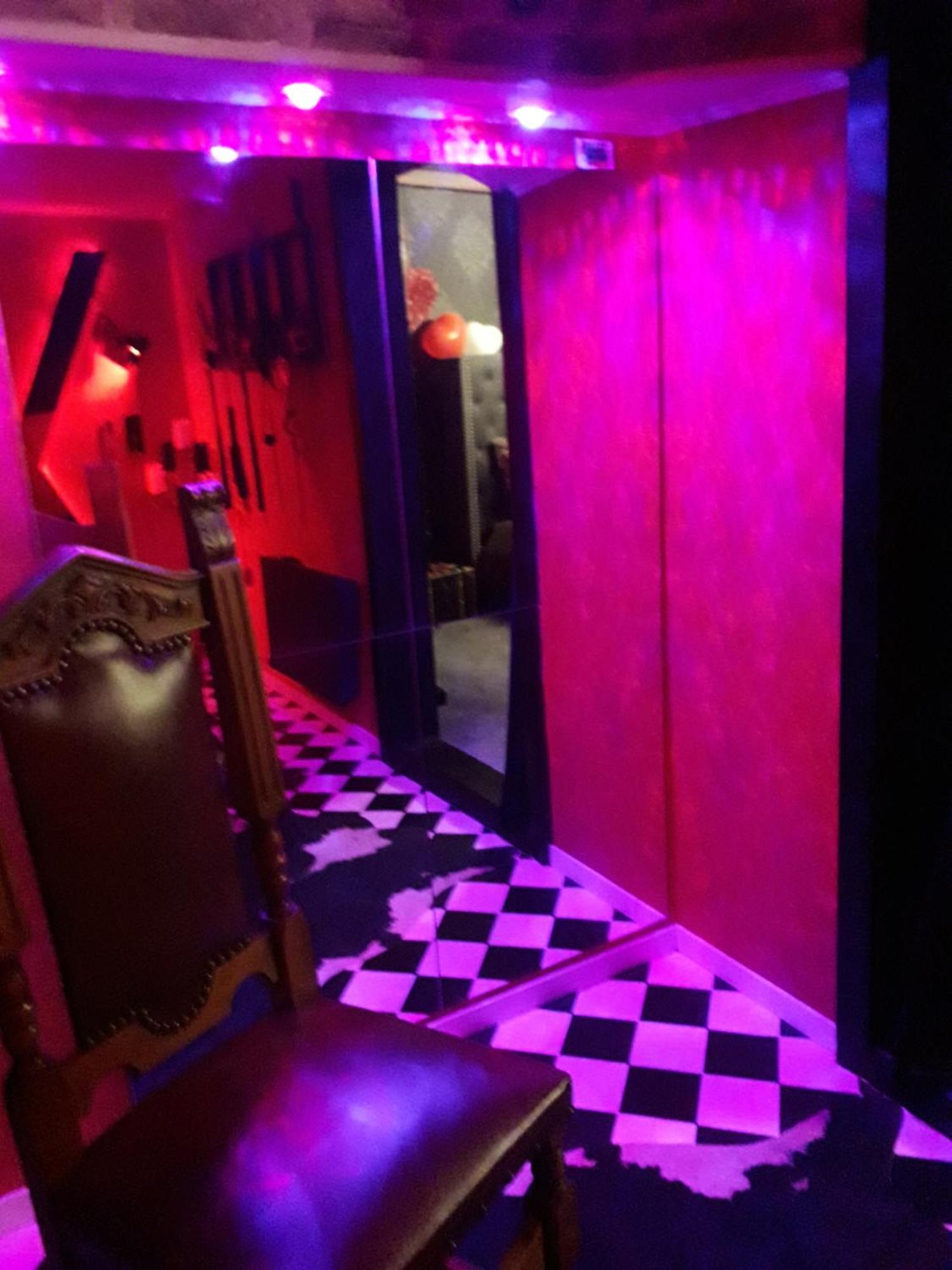 Love Room Le Rouge Et Noir Бар Екстериор снимка