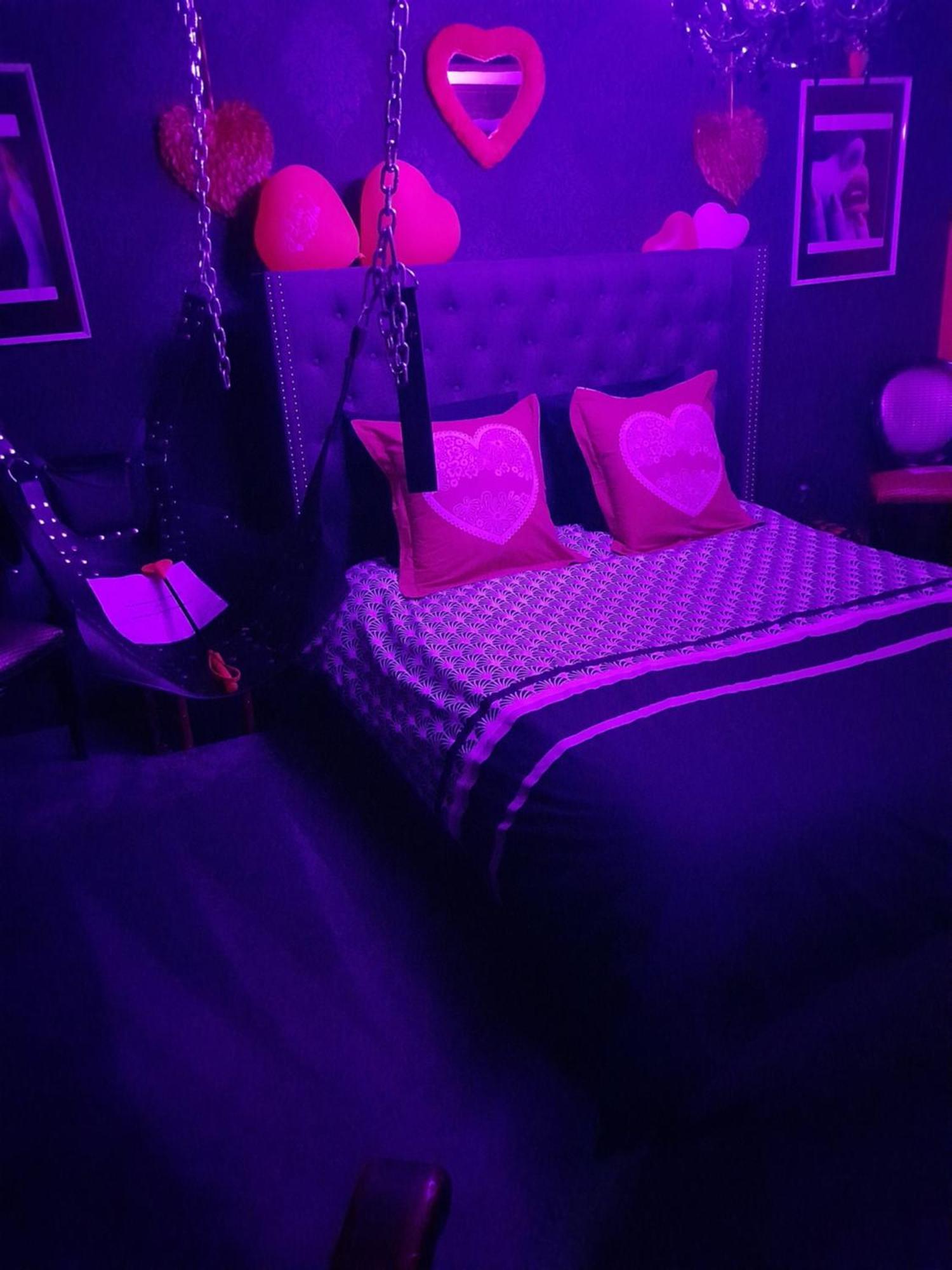 Love Room Le Rouge Et Noir Бар Екстериор снимка
