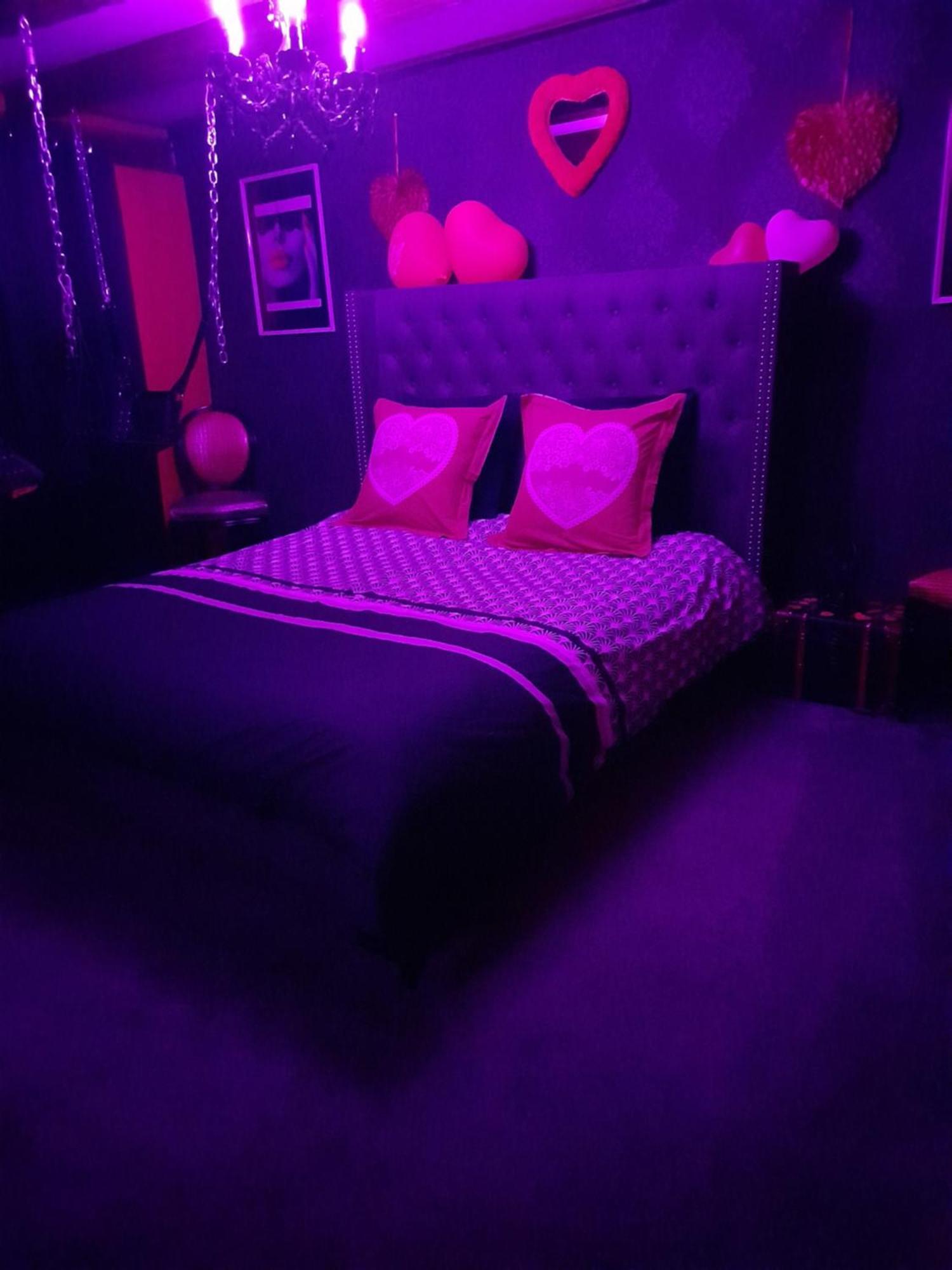 Love Room Le Rouge Et Noir Бар Екстериор снимка