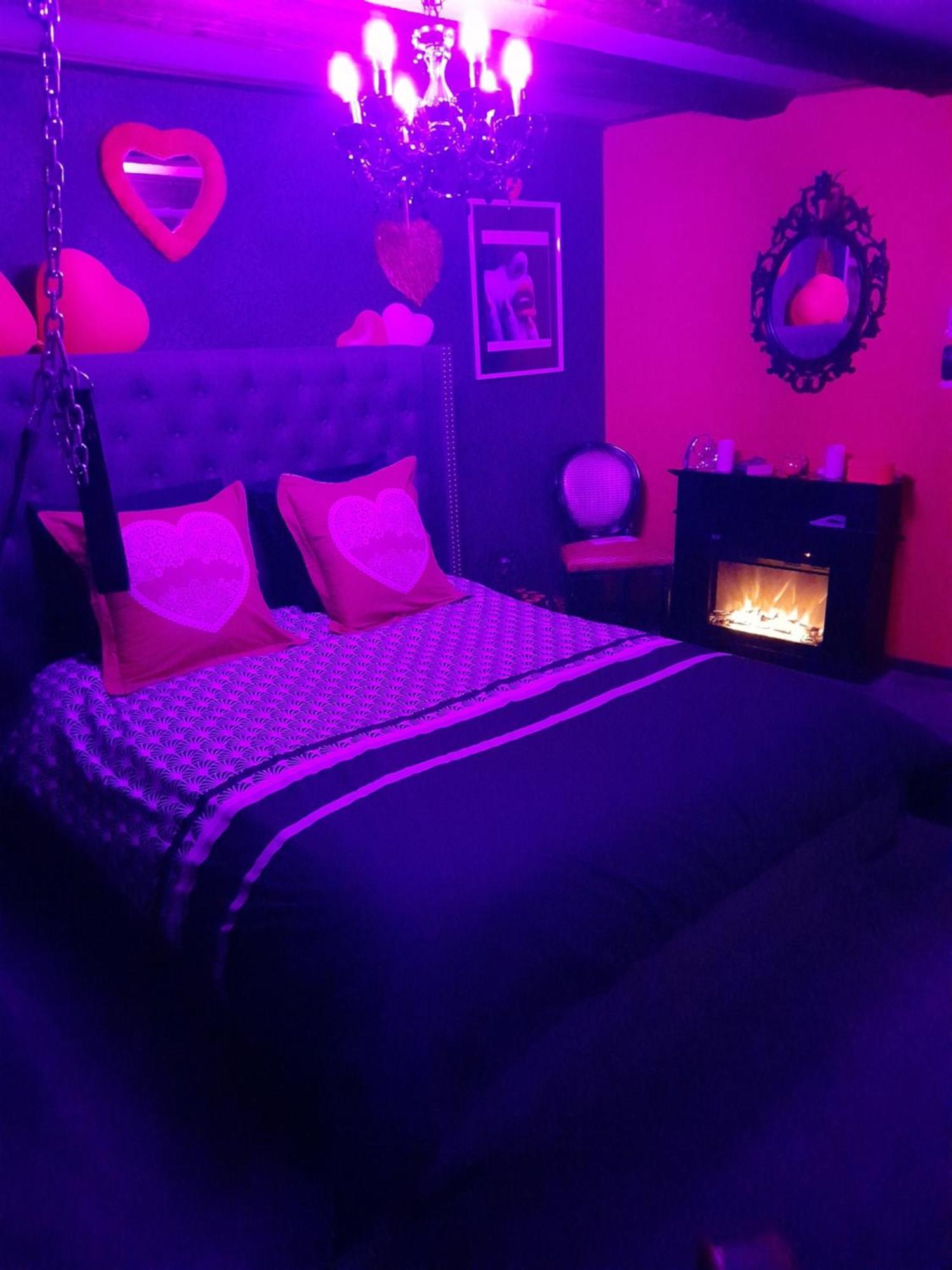 Love Room Le Rouge Et Noir Бар Екстериор снимка