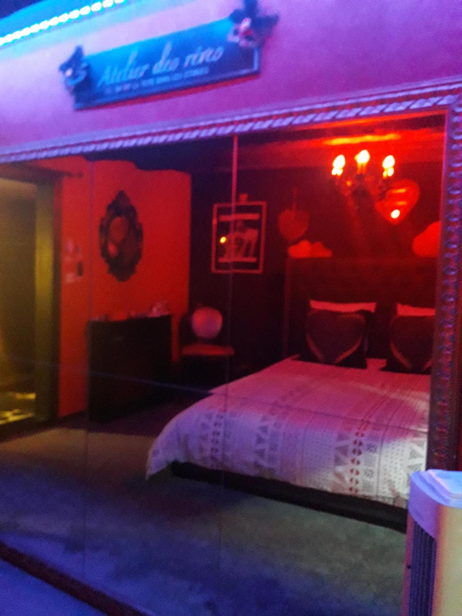 Love Room Le Rouge Et Noir Бар Екстериор снимка