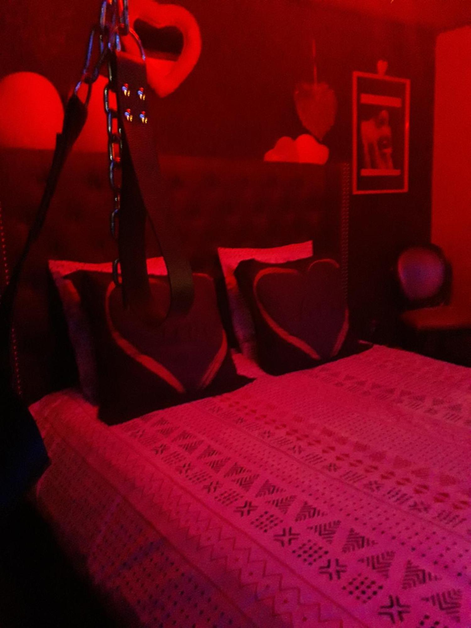 Love Room Le Rouge Et Noir Бар Екстериор снимка