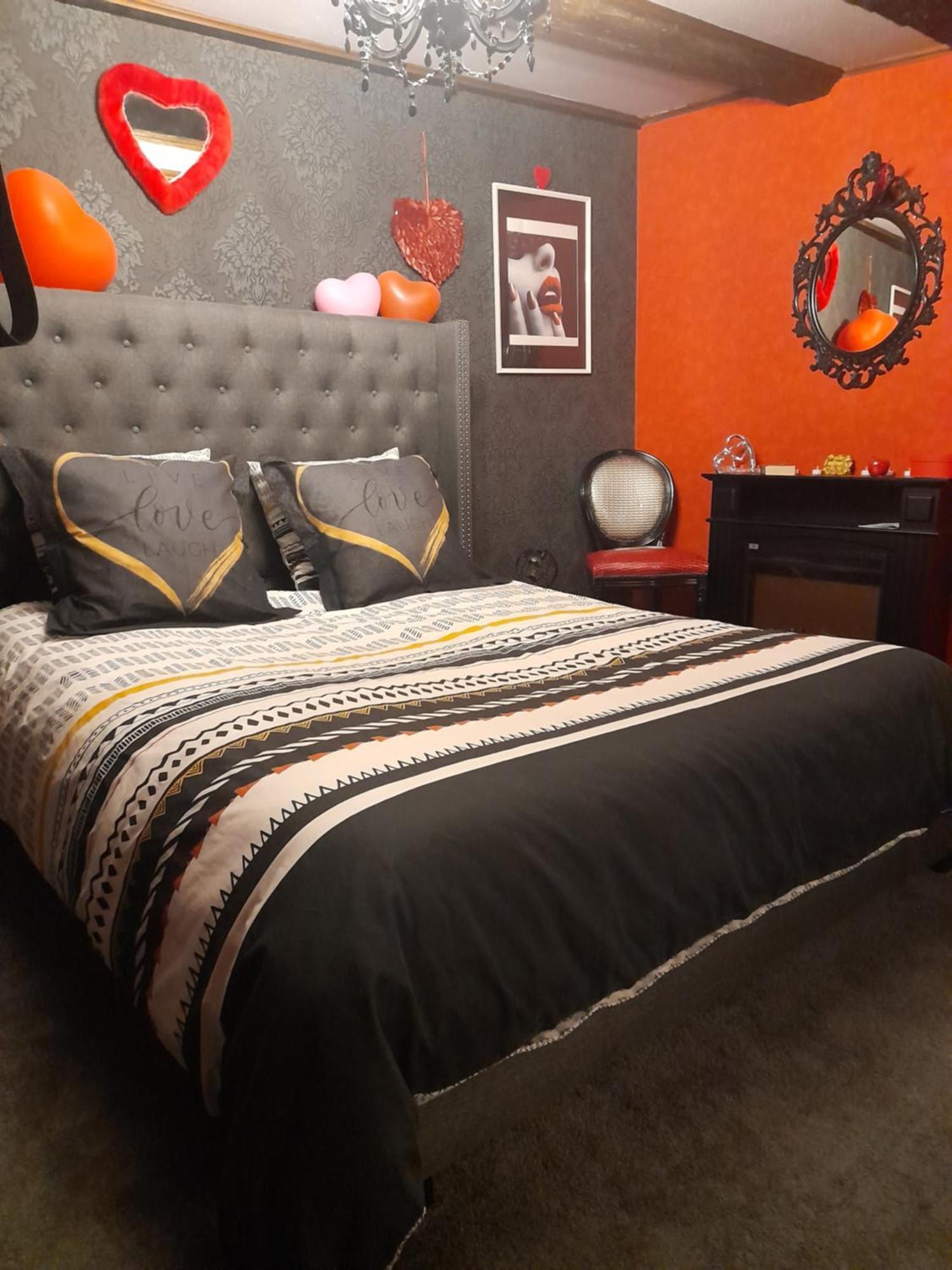 Love Room Le Rouge Et Noir Бар Екстериор снимка