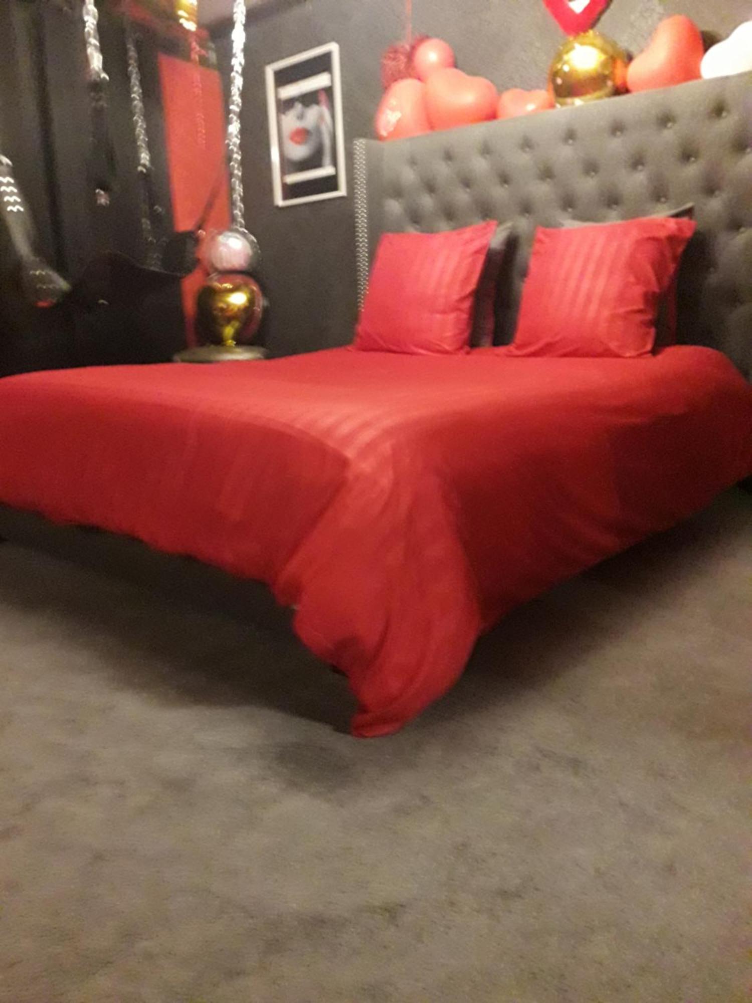 Love Room Le Rouge Et Noir Бар Екстериор снимка