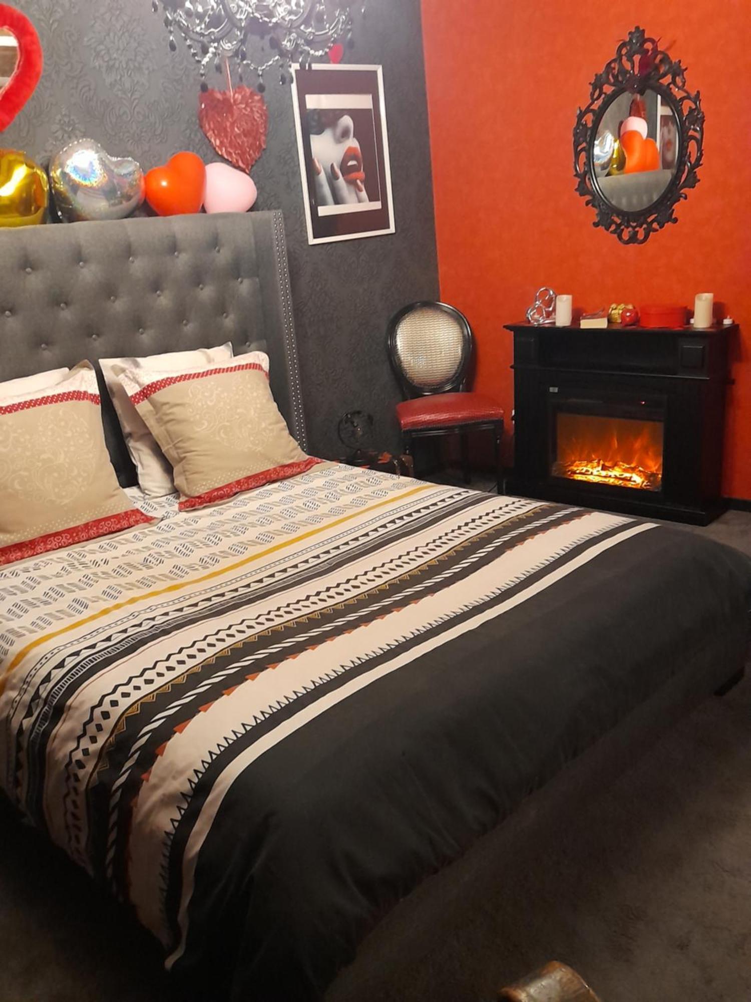 Love Room Le Rouge Et Noir Бар Екстериор снимка