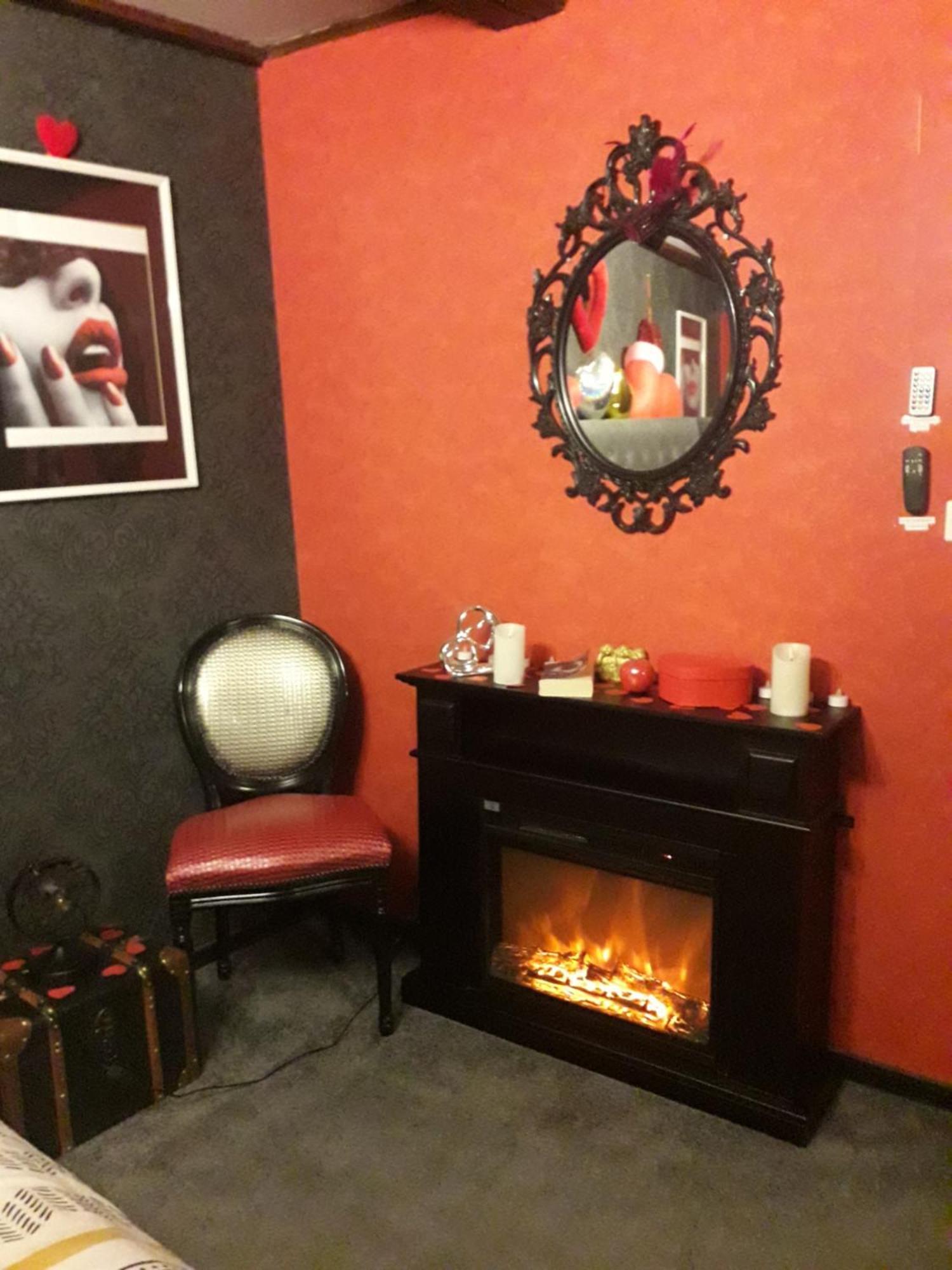 Love Room Le Rouge Et Noir Бар Екстериор снимка